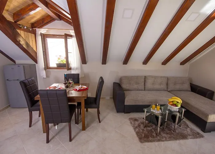 Apartment Niko Kastel Stari