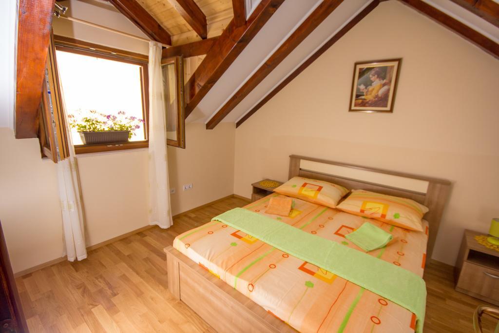 Niko Kastel Stari Apartment Kastela